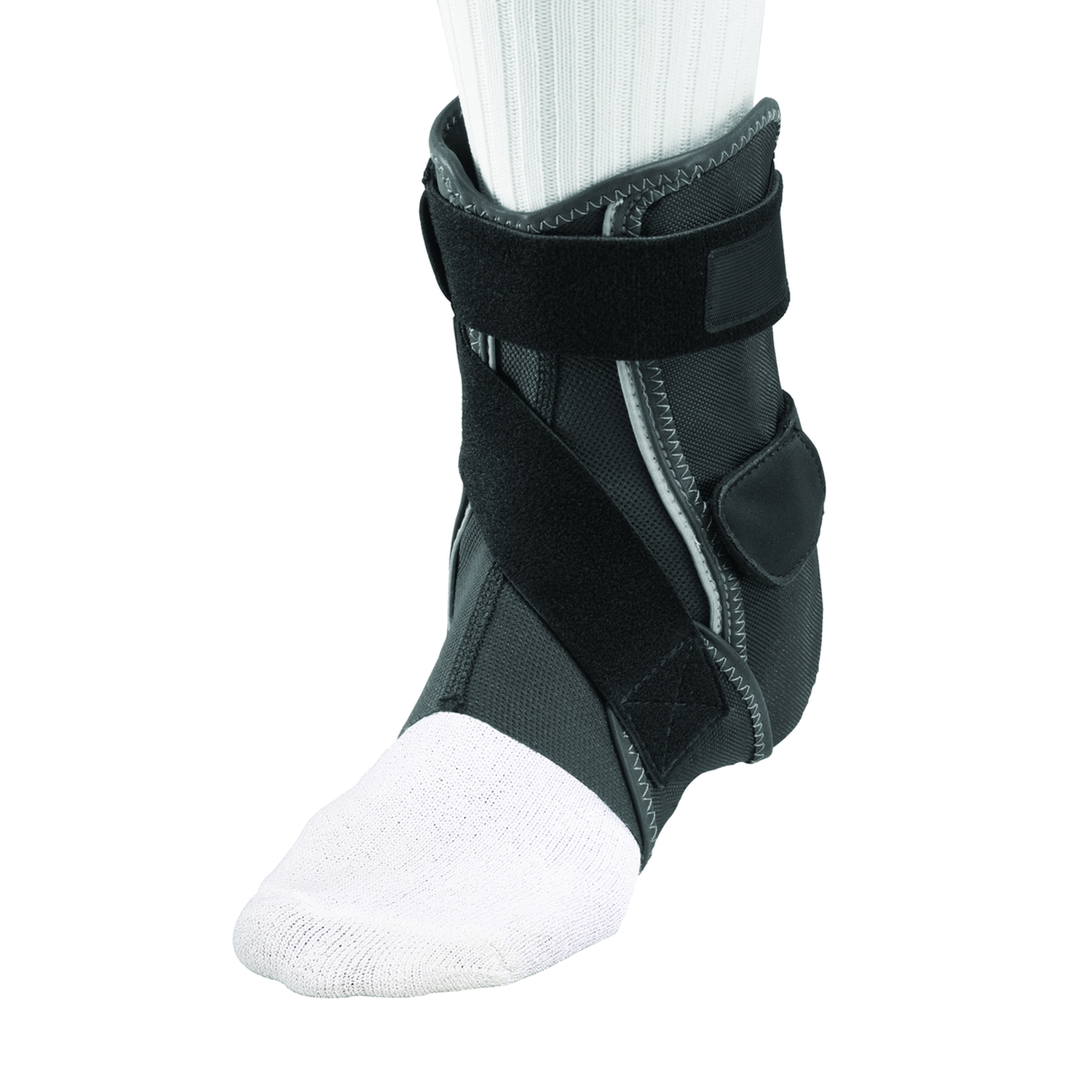 Mueller Hg80 Hard Shell Ankle Brace 4901 angezogen frontal Fuss