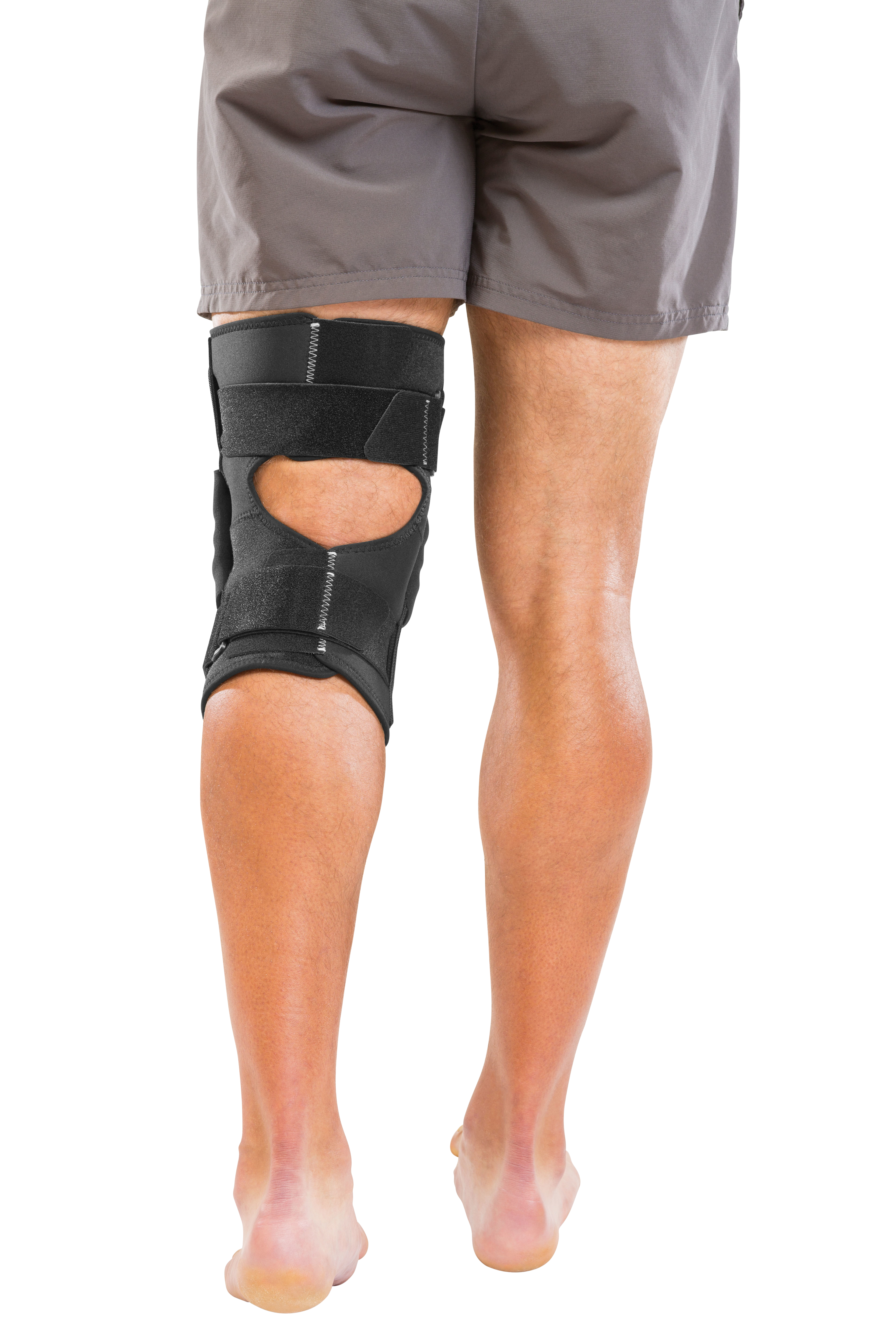 Mueller Hinged Wraparound Knee Brace 5313 Triaxialgelenk Backshot am Knie