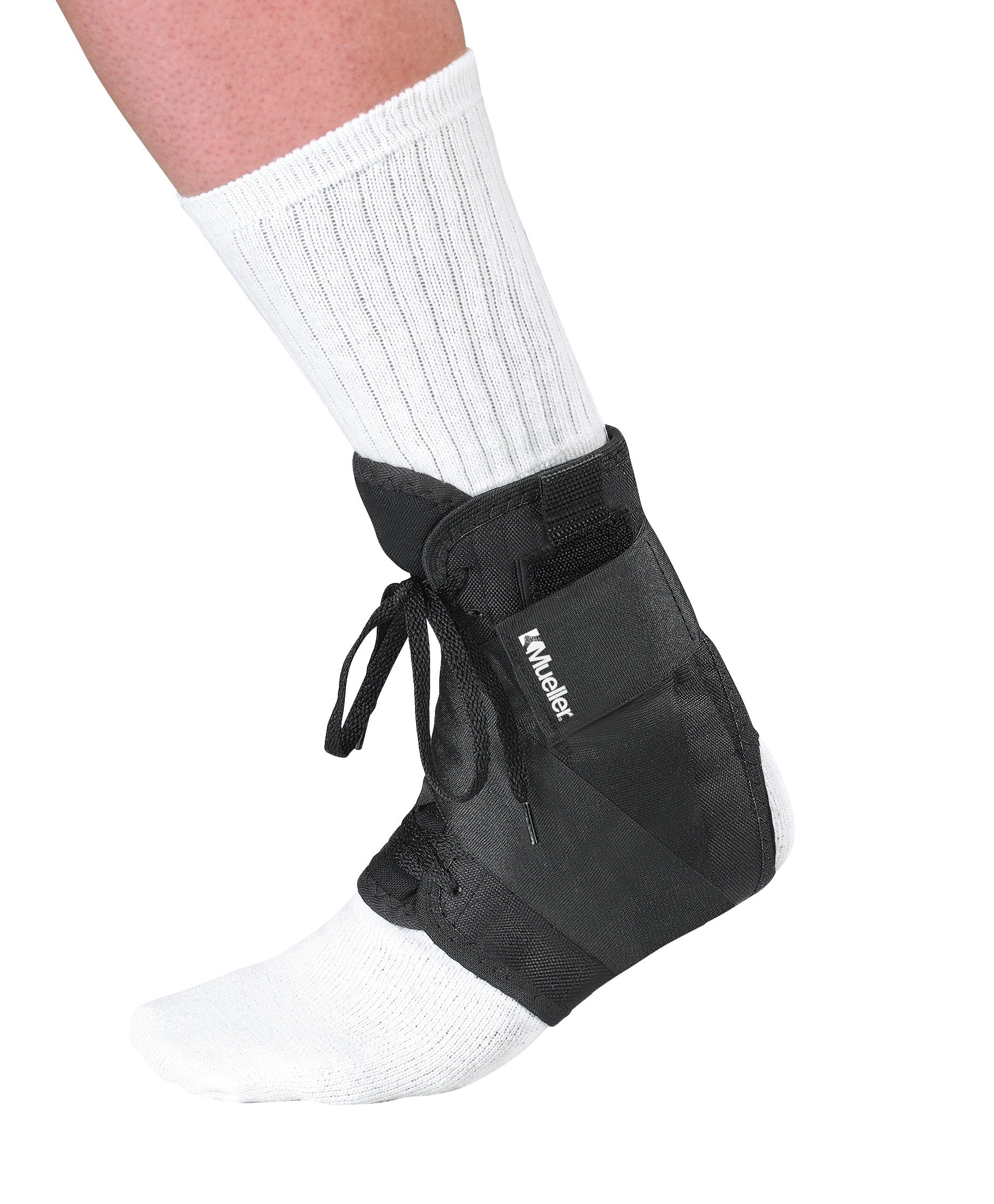 Mueller Soft Ankle Brace with Straps 4177 angezogen am Fuß Tape Style